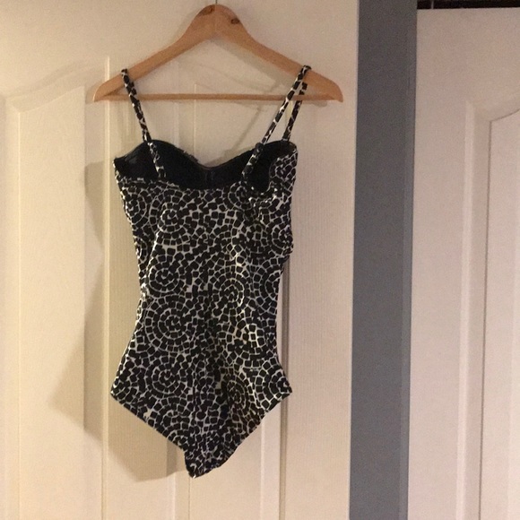 Joe Fresh bathing suit in medium - Picture 2 of 2
